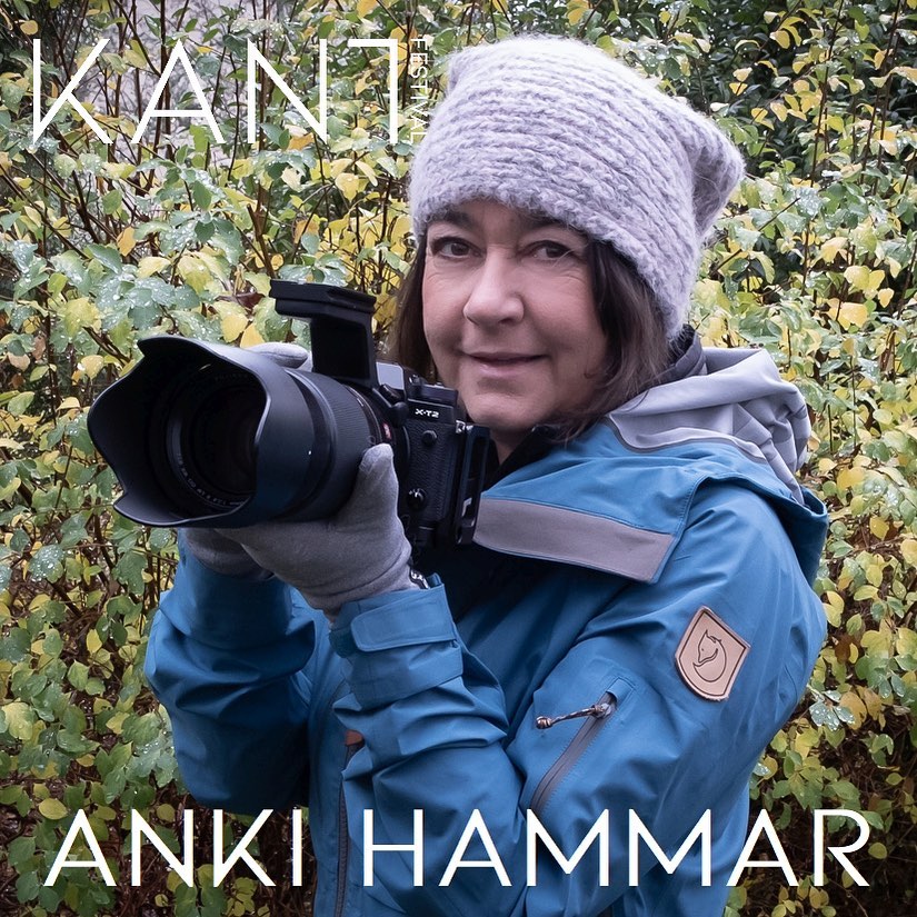 Direkte fra Stockholm har Fujifilm lovet os en stor oplevelse, når Anki Hammar går på scenen til KANT Festival 2022.
Anki har et skarpt øje for linjer, former og farver, så det bliver måske en opvisning i klassisk smukt fotografi hvor øjet bare bliver forkælet.
Anki er ambassadør for Fujifilm, så mon ikke det er kvalitets stempel nok i sig selv?
Vi glæder os til at starte lørdag den 1. oktober med et brag.
Oplev Anki Hammar kl. 09.30.

I kan læse mere om Anki og vores andre foredragsholdere på vores webside kantfestival.dk 

Billetter til KANT Festival 2022 kan købes via linket i vores bio.